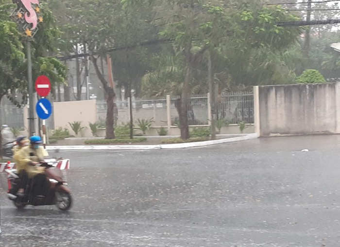 Mưa lớn tưới mát miền Tây