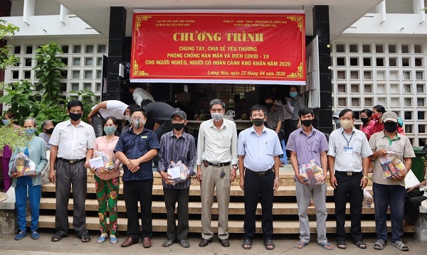 Những phần quà yêu thương đến với người dân tỉnh Bến Tre