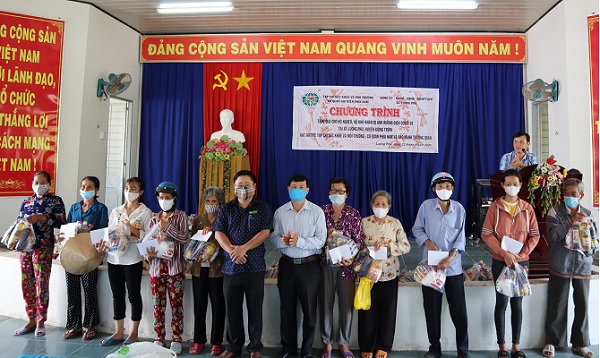 Những phần quà yêu thương đến với người dân tỉnh Bến Tre