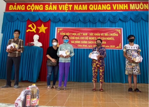 Những phần quà yêu thương đến với người dân tỉnh Bến Tre