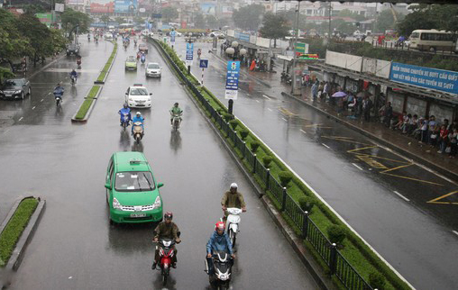 Bắc Bộ mưa d&ocirc;ng rải r&aacute;c, đề ph&ograve;ng thời tiết nguy hiểm, Nam Bộ ng&agrave;y nắng