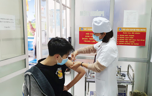 Bộ Y tế yêu cầu các địa phương hoàn thành tiêm chủng vắc-xin Covid-19 của COVAX trước 5/5
