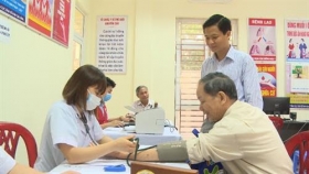 kham cap phat thuoc mien phi cho doi tuong chinh sach tre em khuyet tat