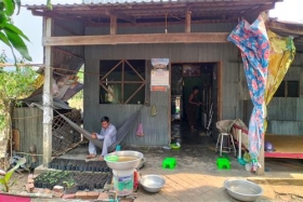 vo chong hai rau rung vat kiet suc nuoi hai con vao dai hoc
