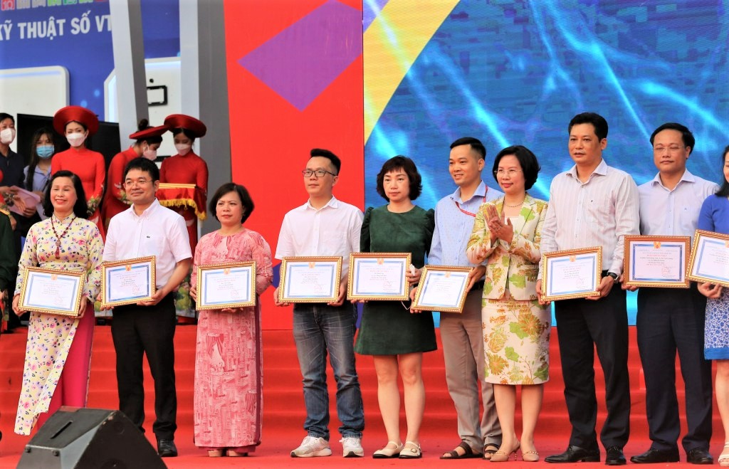 Tạp chí Sức khỏe &amp;amp; Môi trường đạt giải “Bìa báo Tết ấn tượng” tại Hội Báo toàn quốc 2022