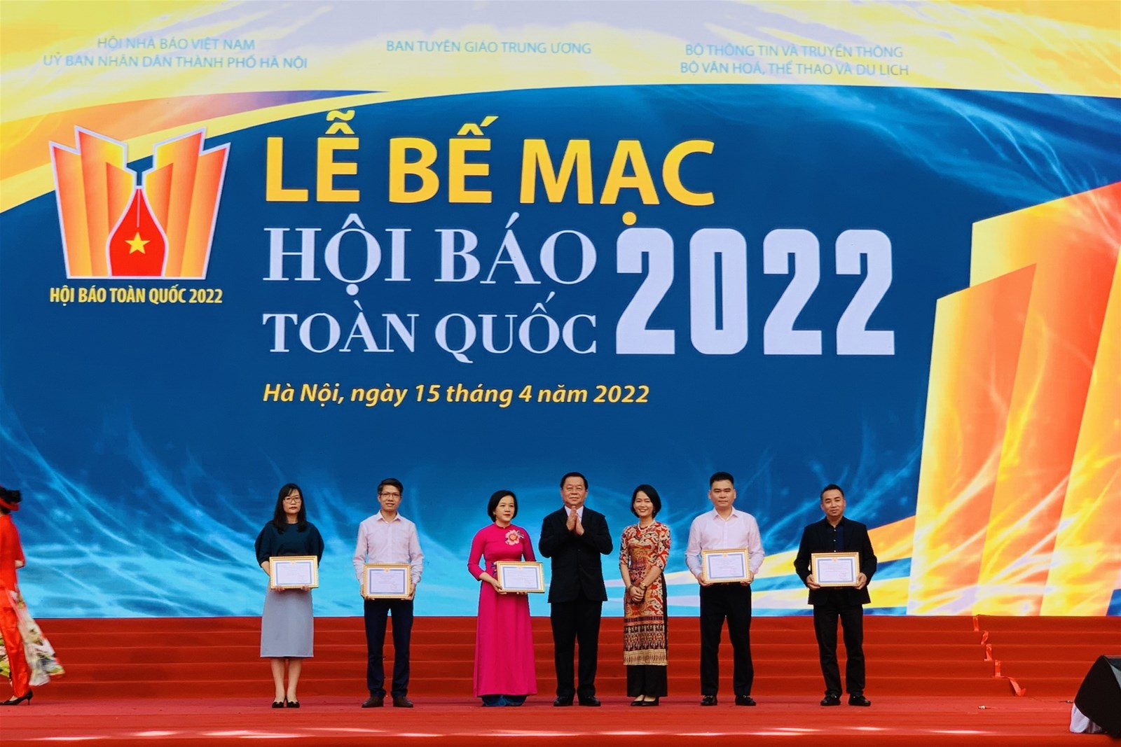 Tạp chí Sức khỏe &amp;amp; Môi trường đạt giải “Bìa báo Tết ấn tượng” tại Hội Báo toàn quốc 2022