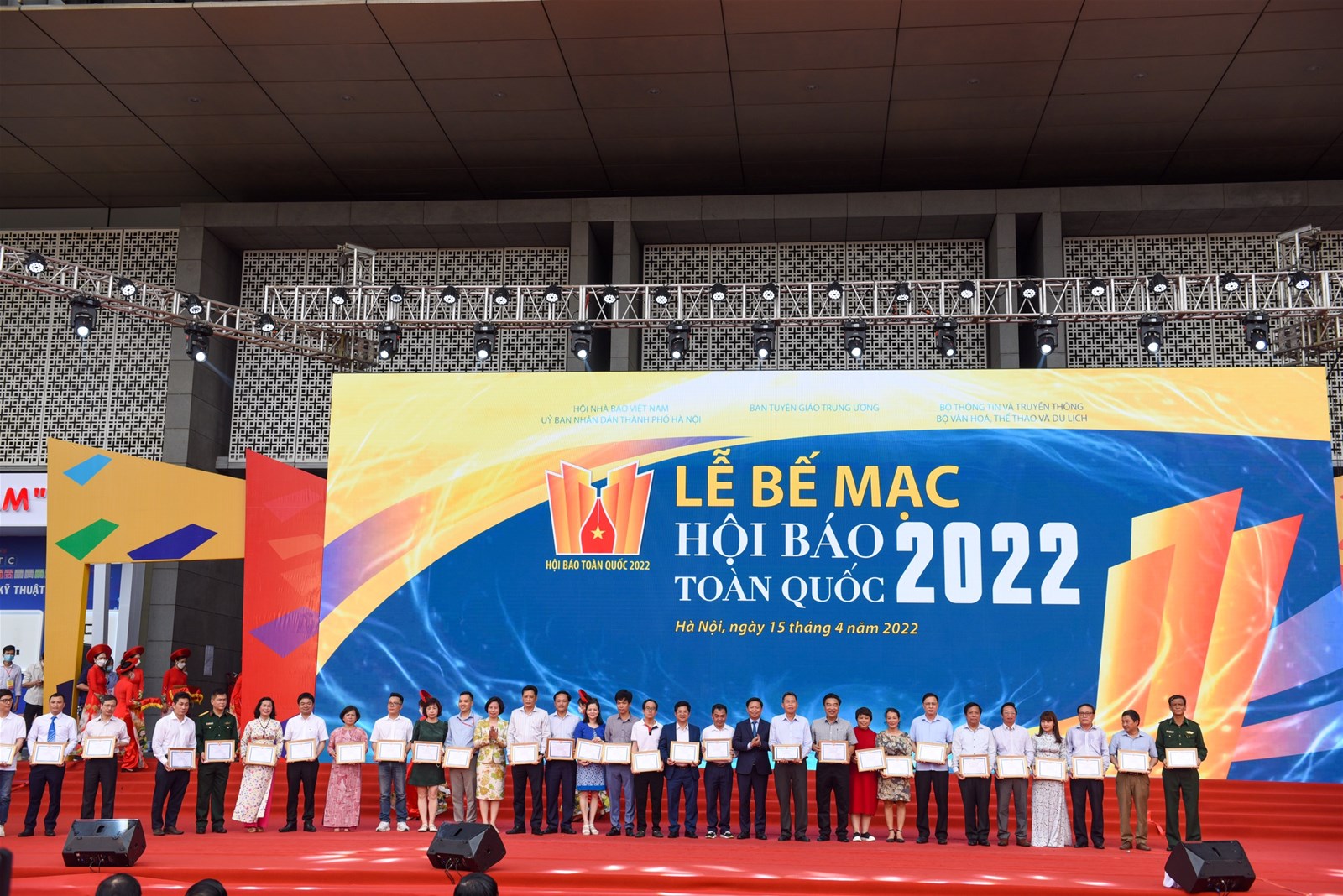 Tạp chí Sức khỏe &amp;amp; Môi trường đạt giải “Bìa báo Tết ấn tượng” tại Hội Báo toàn quốc 2022