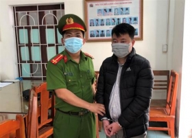 thanh hoa bat doi tuong gia danh can bo so tnmt de lua dao chiem doat 400 trieu dong