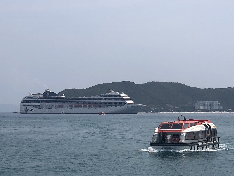 Đón 1.045 khách tàu biển quốc tế đến Nha Trang (Khánh Hòa)