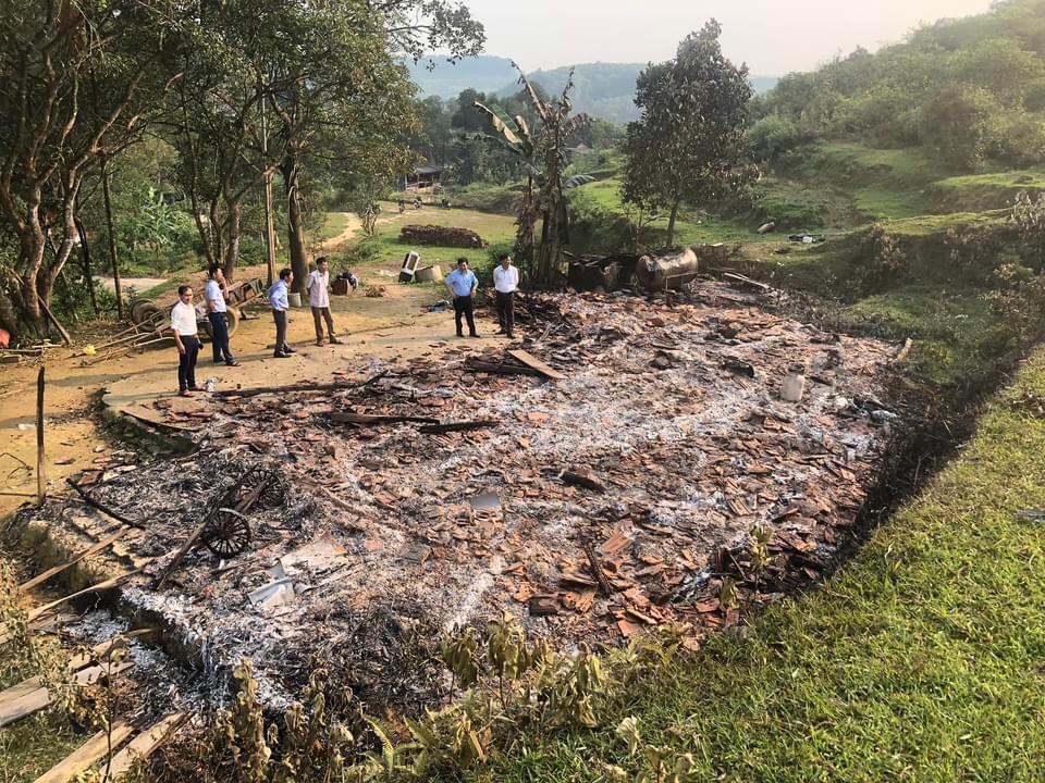 Lửa thiêu trụi nhà cùng nhiều tài sản của hộ nghèo tại xã Kim Hoa, huyện Hương Sơn