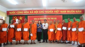 uy ban trung uong mttq viet nam tham chuc tet chol chnam thmay dong bao khmer tai soc trang