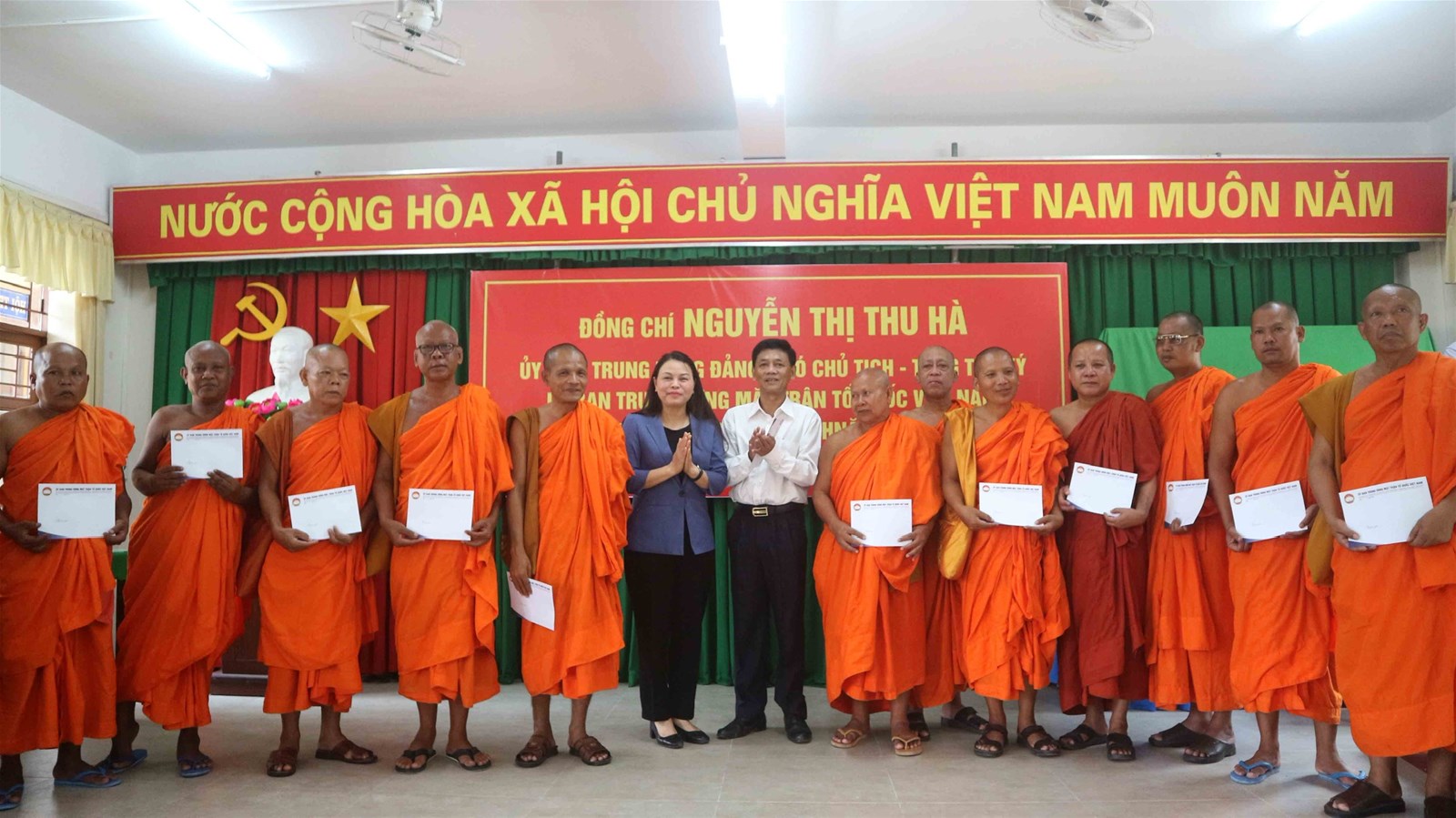 Uỷ ban Trung ương MTTQ Việt Nam thăm, chúc tết Chôl Chnăm Thmây đồng bào Khmer tại Sóc Trăng