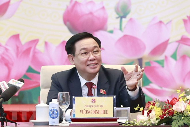 Chủ tịch Quốc hội: Nữ nh&agrave; b&aacute;o lu&ocirc;n l&agrave; 'những b&ocirc;ng lau bằng th&eacute;p'