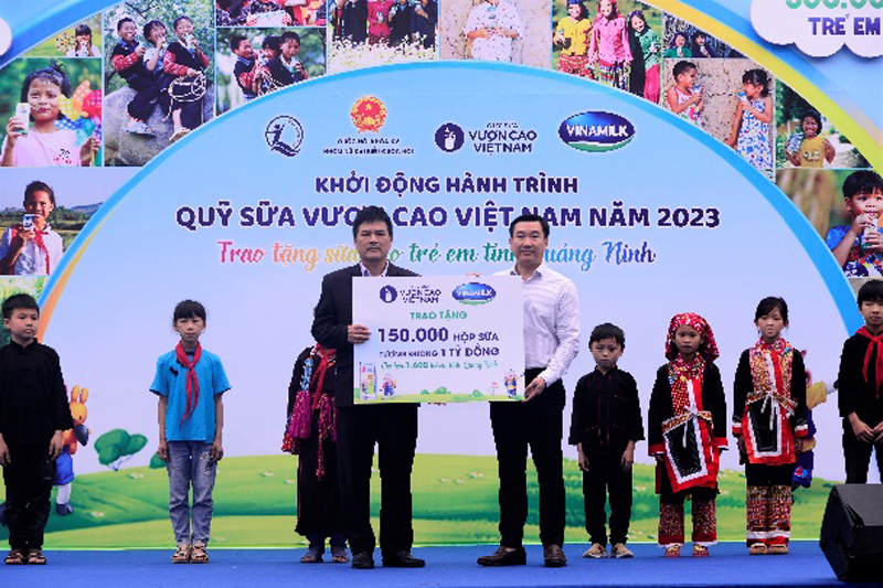 Vinamilk &amp; Quỹ sữa Vươn cao Việt Nam khởi động hành trình năm thứ 16 tại Quảng Ninh
