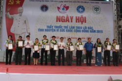 ngay hoi thay thuoc tre lam theo loi bac tinh nguyen vi suc khoe cong dong nam 2015