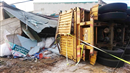 lam dong xe container cho alumin bi lat de bep 3 nha dan