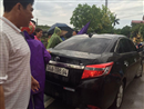 dan vay bat doi tuong xong vao nha bat coc tre em
