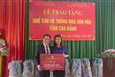 tan hoang minh trao tang 10000 ghe inox cho he thong nha van hoa tinh cao bang