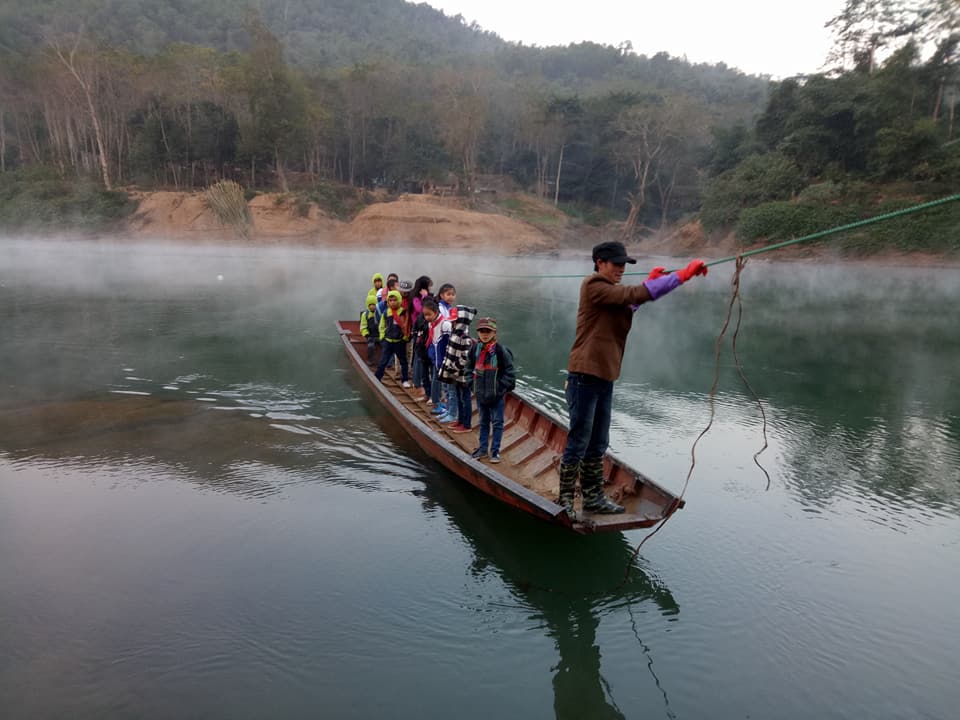Vượt sông đi tìm con chữ