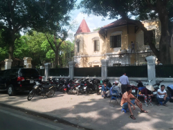 diem trong xe cua cong ty tien viet co su dung hai loai ve tu nang gia de truc loi