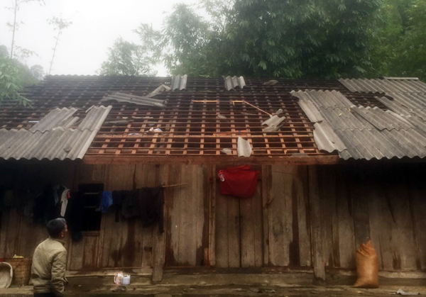 Lốc xoáy, lũ quét gây nhiều thiệt hại tại Lào Cai