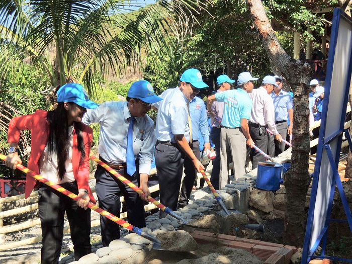 Trồng cây, thả cá nhằm bảo vệ môi trường tại đảo Đông Tằm