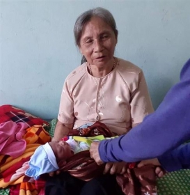 ha tinh phat hien be trai so sinh con nguyen ron bi bo roi