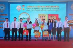 trao giai cuoc thi viet yen sao khanh hoa va sanest dong hanh cung suc khoe cong dong