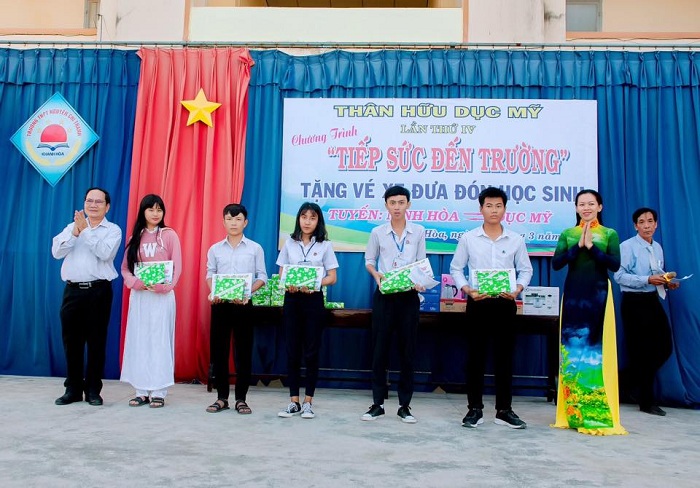 Những tấm lòng thiện nguyện và bàn tay nhân ái