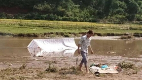 tai nan thuong tam hai vo chong bi dien giat tu vong duoi suoi