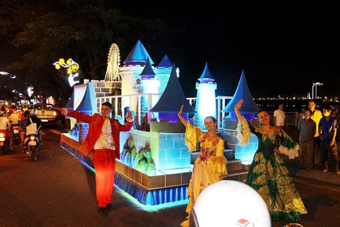 Lễ hội Carnaval đường phố DIFF 2019- bữa tiệc của những sắc màu và vũ điệu