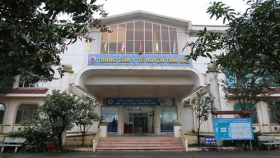 trung tam y te huyen tam dao thao go bat cap day nhanh viec dua trang thiet bi vao phong chong dich