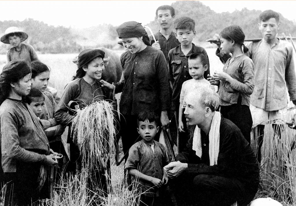 Kỷ niệm 130 năm Ngày sinh Chủ tịch Hồ Chí Minh: Việt Nam nhớ Bác - Nỗi nhớ cha…