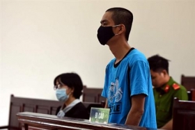 dong nai lanh 10 thang tu giam vi tieng loa benh vien hu