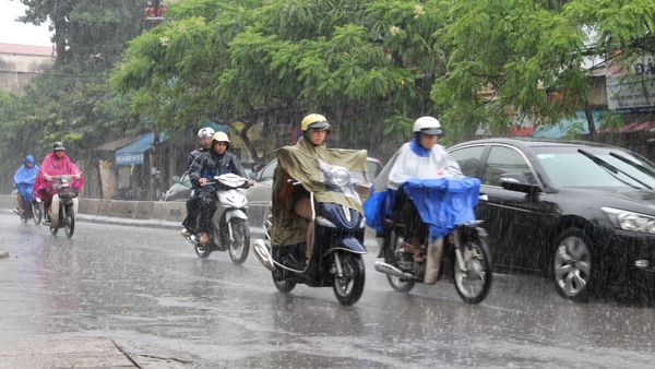 Bắc Bộ chiều tối có mưa rào và dông, ngày nắng