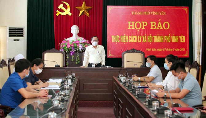 Người dân phải khai báo y tế trước khi vào thành phố Vĩnh Yên