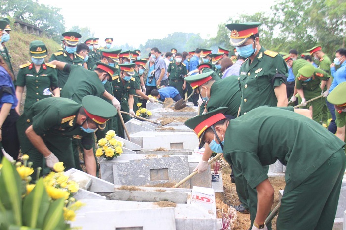 Hà Tĩnh: An táng 11 liệt sĩ quân tình nguyện và chuyên gia Việt Nam hy sinh tại Lào
