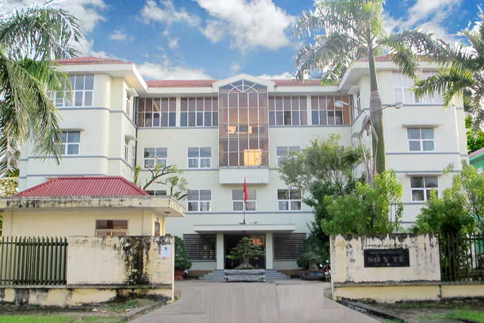 Chống dịch lơ l&agrave;, Ph&oacute; Gi&aacute;m đốc phụ tr&aacute;ch Sở Y tế Vĩnh Ph&uacute;c bị đ&igrave;nh chỉ c&ocirc;ng t&aacute;c