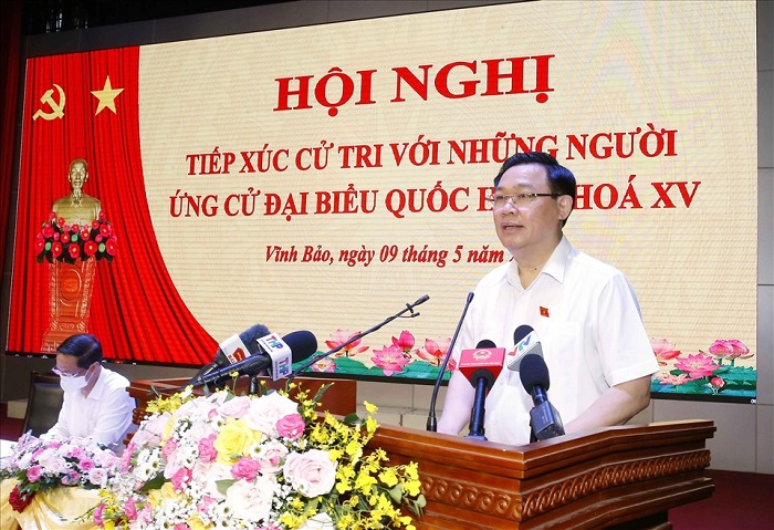 Chủ tịch Quốc hội Vương Đ&igrave;nh Huệ tiếp x&uacute;c cử tri, vận động bầu cử tại Hải Ph&ograve;ng