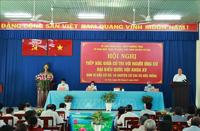 Chủ tịch nước Nguyễn Xuân Phúc tiếp xúc cử tri TP Hồ Chí Minh