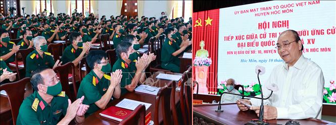 Chủ tịch nước Nguyễn Xuân Phúc tiếp xúc cử tri TP Hồ Chí Minh