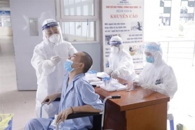 bo truong bo y te bieu duong cong hien cua cac chien si ao trang ngay dem chong dich