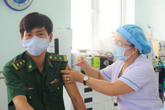 Tiêm mũi 2 vắc-xin phòng Covid-19 cho hơn 1.000 cán bộ, chiến sĩ biên phòng Tây Ninh