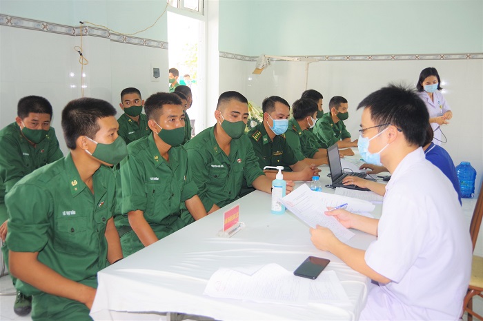 Tiêm mũi 2 vắc-xin phòng Covid-19 cho hơn 1.000 cán bộ, chiến sĩ biên phòng Tây Ninh