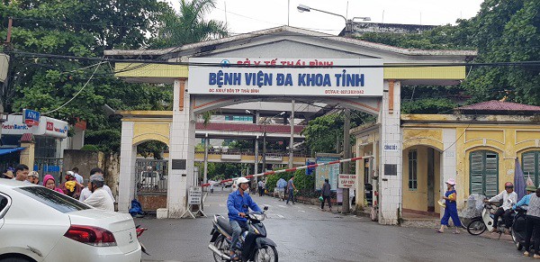 Th&aacute;i B&igrave;nh: 4 sinh vi&ecirc;n mắc Covid-19 sau khi thực tập tại bệnh viện