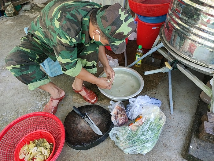 Thừa Thi&ecirc;n Huế: Người l&iacute;nh tr&ecirc;n tuyến đầu chống dịch
