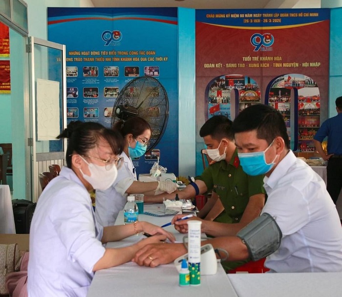 Tuổi trẻ Kh&aacute;nh H&ograve;a tham gia hiến m&aacute;u t&igrave;nh nguyện khẩn cấp