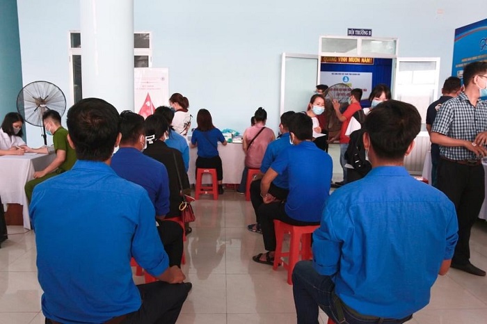 Tuổi trẻ Kh&aacute;nh H&ograve;a tham gia hiến m&aacute;u t&igrave;nh nguyện khẩn cấp