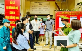 cu tri nguoi tham gia cong tac bau cu can khai bao y te truoc khi bo phieu