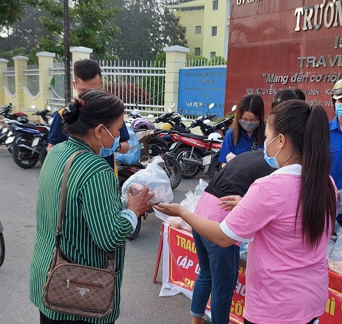 Thanh niên Trà Vinh lan tỏa thông điệp tình người trong mùa dịch